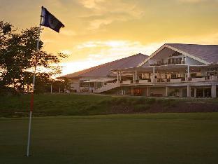 Uniland Golf &amp; Resort