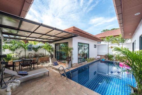 Unique Designer Art Villa Salika, 3BR &amp; Private Pool, near Rawai and Naiharn Beachs