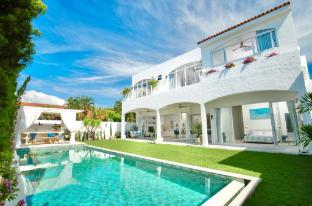 Unique Nai Harn Beach Pool Villa Phuket