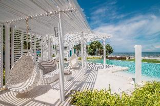 Unwind in a Luxury Beach Condo with private beach