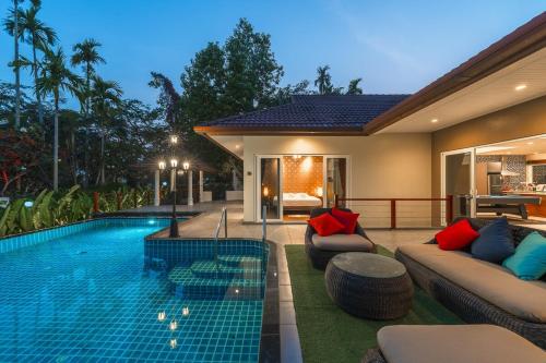 V181 Yamu Sunset Villa 3BR Sea View Pool Retreat