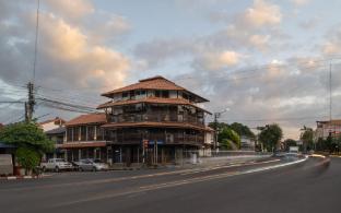 Velawarin Hotel