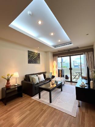 Verdant Vista King Suite near BTS with Fast WiFi