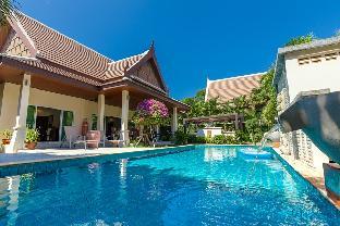 Vibrant and Spacious Family Villa with Pool