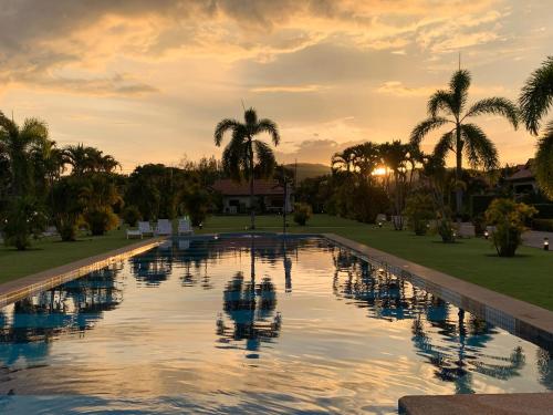 Villa Baan Lisa, Hua Hin, 2BR,2BA, near Soi 94, beach, restaurants &amp; Shopping