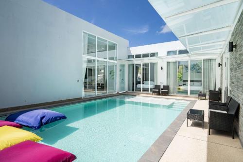 Villa Giselle - 10BR Villa with 2 Pools in Phuket