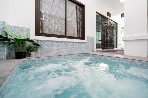 Villa in Patong 4 BR W Jacuzzi