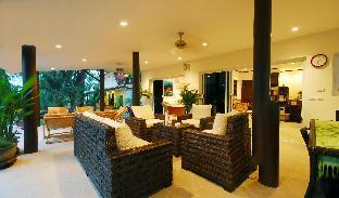 Villa Laguna POOL, only 20m from the beach.