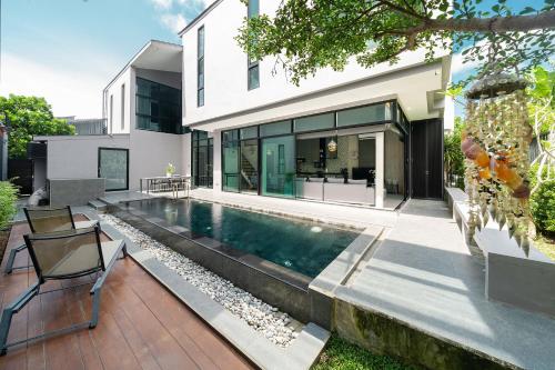 Villa Lami - Luxury 3-Bedroom Modern Villa in Phuket with Private Pool, Gym &amp; Sauna
