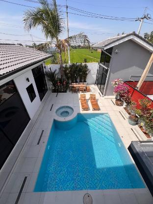 Villa Luxe Bangkok Private Pool Whirlpool