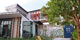 Villa Mahaphrom Hotel