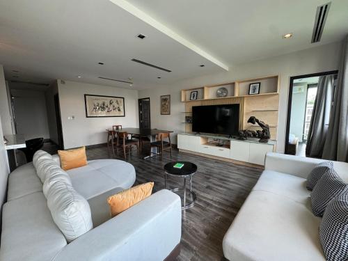 W8 CONDO, TOP Floor LUXE 3 Bedroom Penthouse, Hip central Bangkok area, 5 mins from Thonglo BTS stat