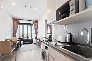 Walk to BTS &amp;Bitech bangna free parking 24Hrs Mart