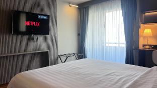 We Hotel