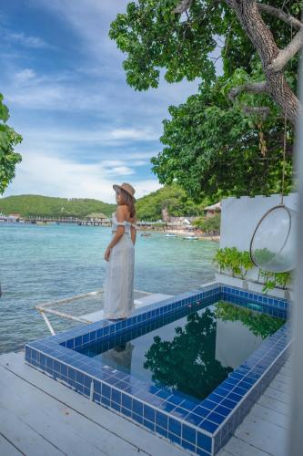 White Coral Beachfront Pool Villa Koh Larn