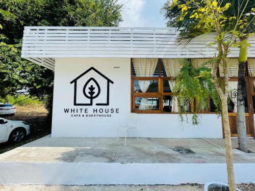 Whitehouse cafe&amp;Guesthouse