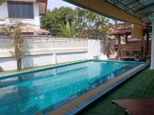 Wst2.2km, jomtien beach 1km,5BR villa ,BBQ,karaoke