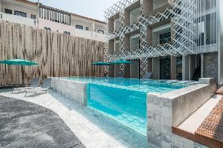 Yanud Residence pool view room2