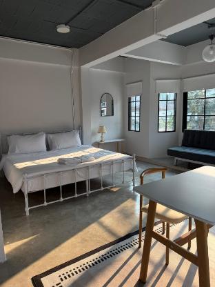 Yellow Place Sukhumvit 2