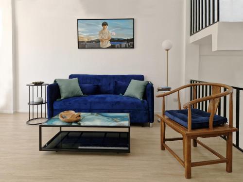 Your Local Spacious 3-Story Home, Rooftop Views &amp; King Beds near Night Bazaar