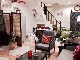 YU-HENG House / Central of Bangkok Old City.