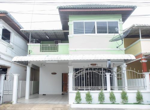 Zaina Home