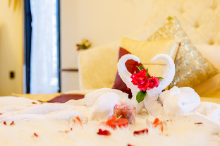 ZENITHAR PENTHOUSE (Private Life on Top Floor.)