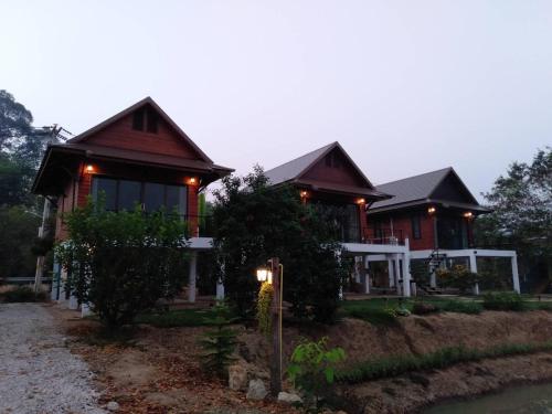 บ้านกลางเกาะ รีสอร์ท