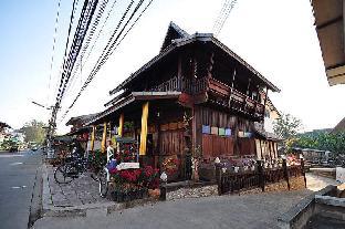 โรงแรมจันทร์แดง (antique hotel)
