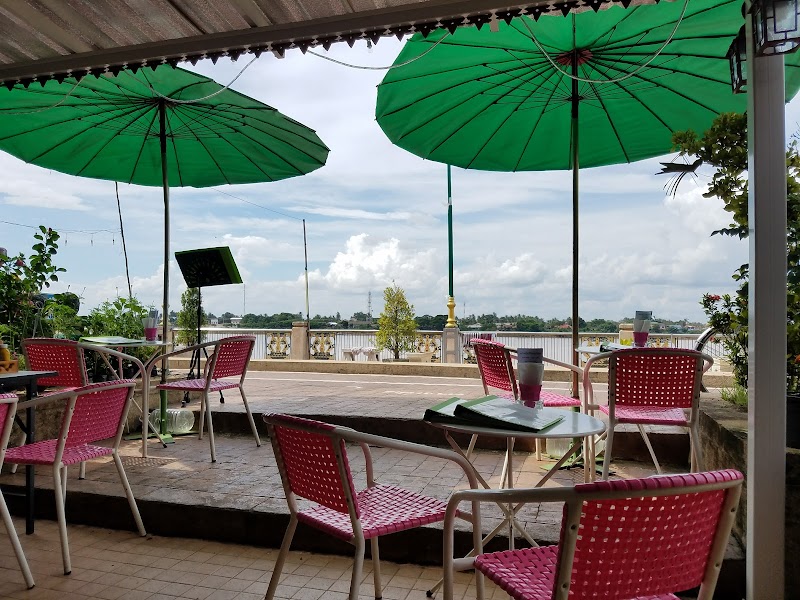 Macky\'s Riverside Kitchen