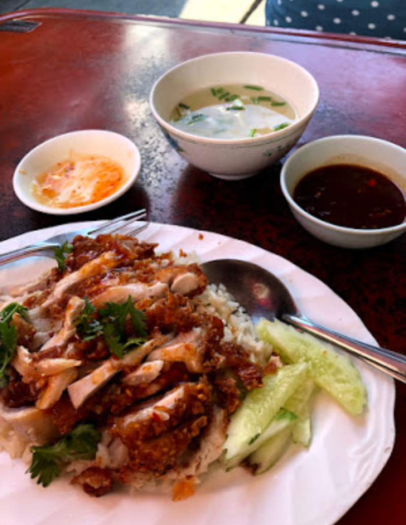 ร้านข้าวมันไก่วันเพ็ญ (หลังธนาคารออมสิน)