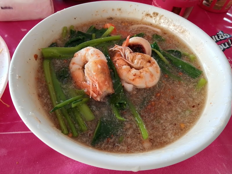 หนุ่ม ราดหน้ายอดผักเอ็มไพร์