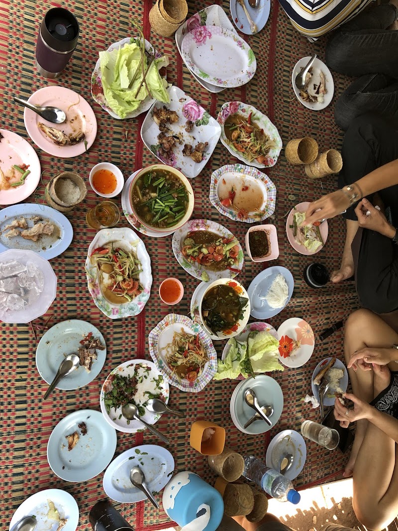 ร้านไก่ย่างสองพี่น้อง