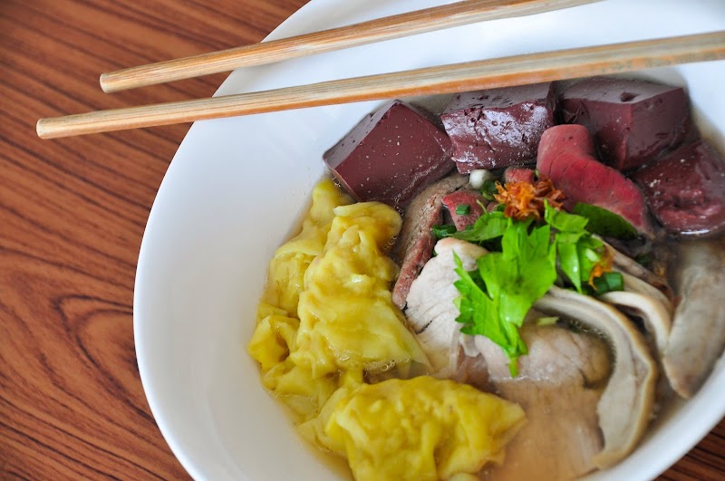 อาตี๋น้อยเยาวราช เพชรบุรี (เกาเหลาเลือดหมูเยาวราช เดิม) สูตรต้นตำรับฮ่องกง
