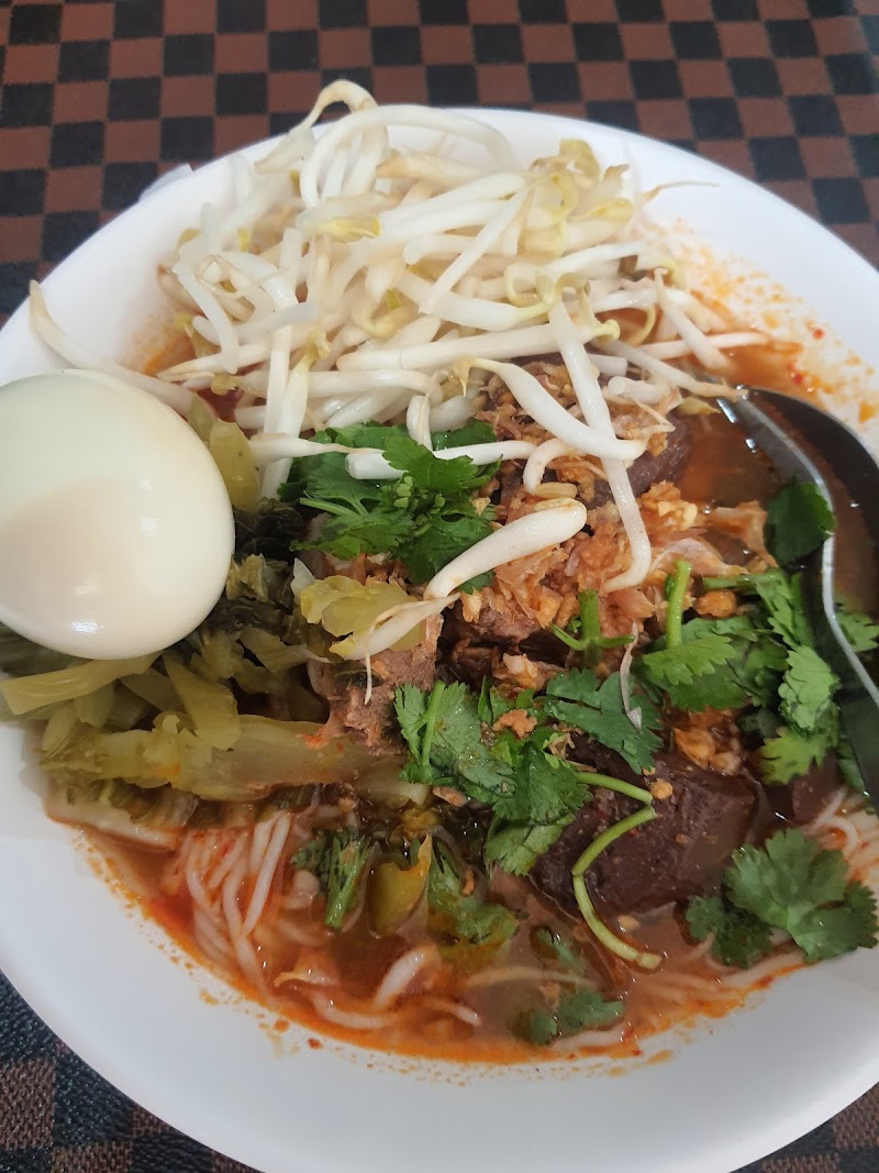 ร้านขนมจีนเจ๊น้อย (วัดกลาง)