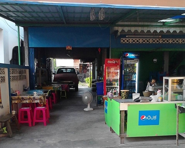 ร้านส้มตำน้องเนย ข้างวัดพิชัย
