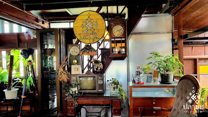 Plachum Café & Bistro